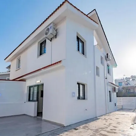 Modern 2br Coastal Escape 100m From Sea By Cyprus Horizons *